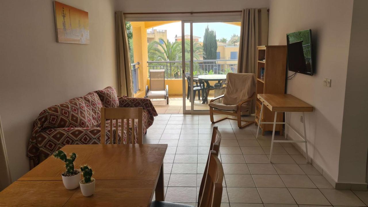 Sunny Limnaria Gardens 2 Bedroom Apartment Paphos Bagian luar foto