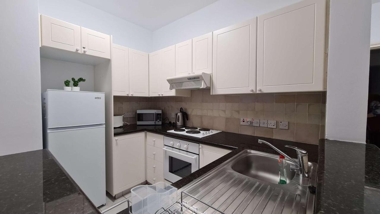 Sunny Limnaria Gardens 2 Bedroom Apartment Paphos Bagian luar foto