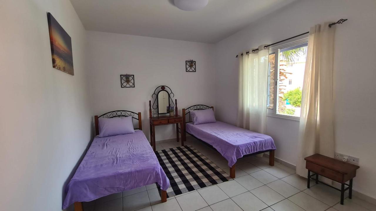 Sunny Limnaria Gardens 2 Bedroom Apartment Paphos Bagian luar foto
