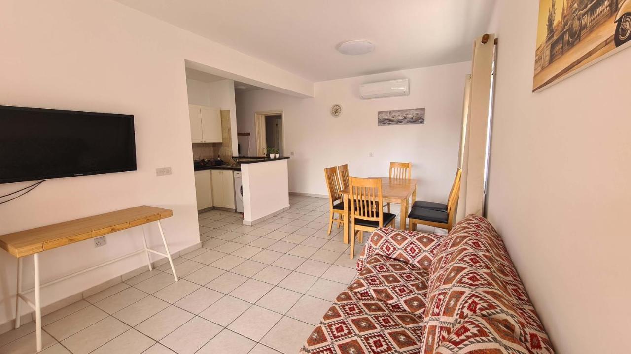 Sunny Limnaria Gardens 2 Bedroom Apartment Paphos Bagian luar foto