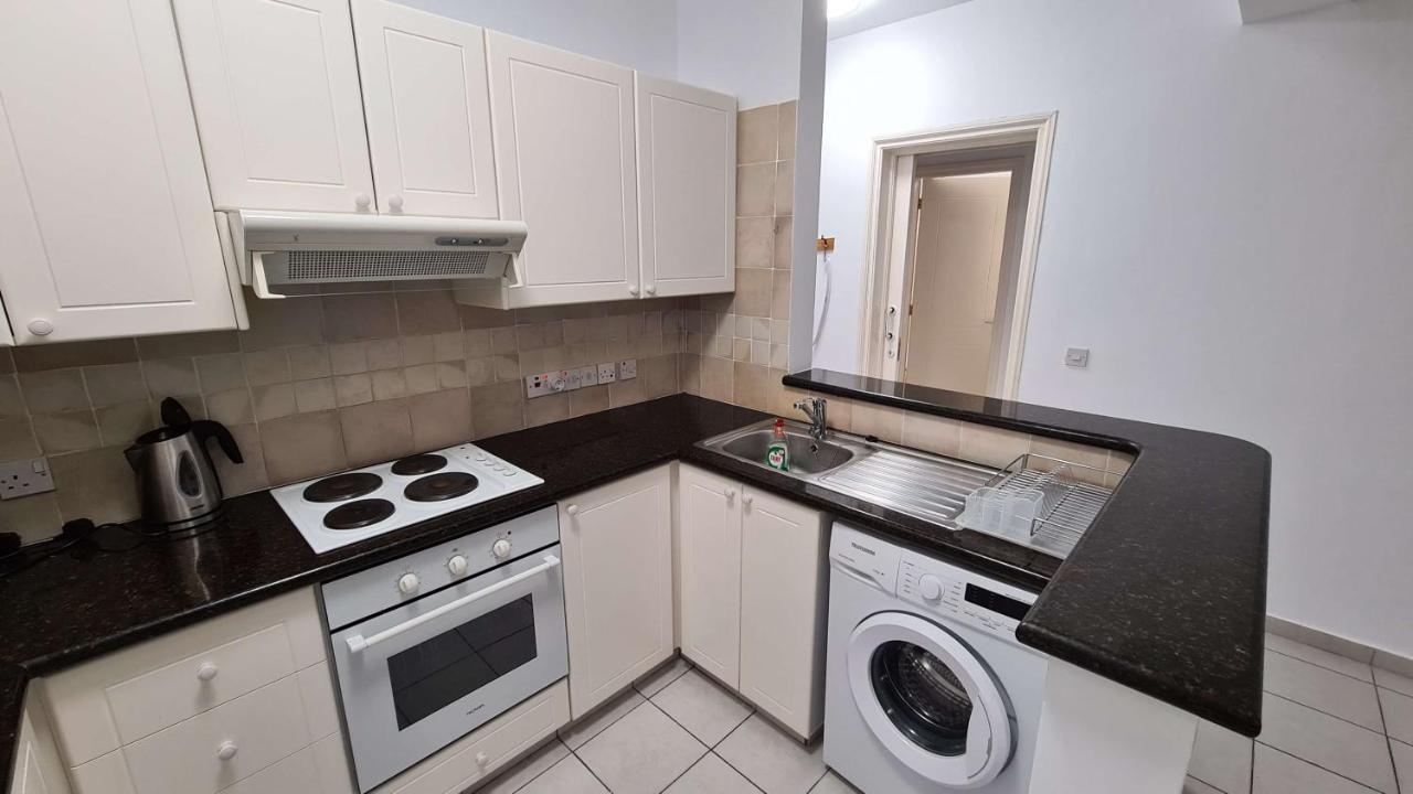 Sunny Limnaria Gardens 2 Bedroom Apartment Paphos Bagian luar foto