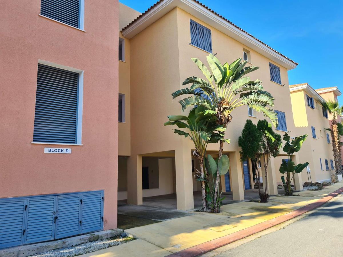 Sunny Limnaria Gardens 2 Bedroom Apartment Paphos Bagian luar foto